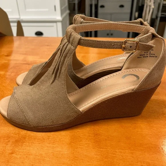 Journee Women’s Wedge Peep Toe Sandals - NIB - Picture 4 of 7